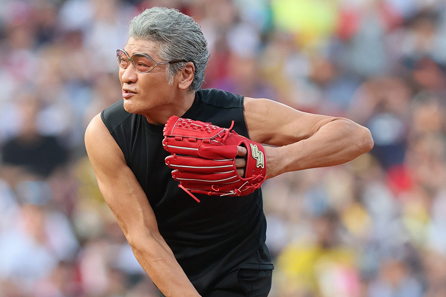 吉川晃司 始球式 シリアル 200枚限定 カード 吉川晃司 始球式 シリアル 200枚限定 カード 吉川晃司 始球式