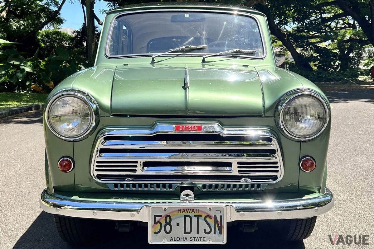 ダットサン ブルーバードUの誕生　46.8.　　日産自動車　ヤケシミ背傷み ダットサン ブルーバードUの誕生 46.8. 日産自動車 ヤケシミ背