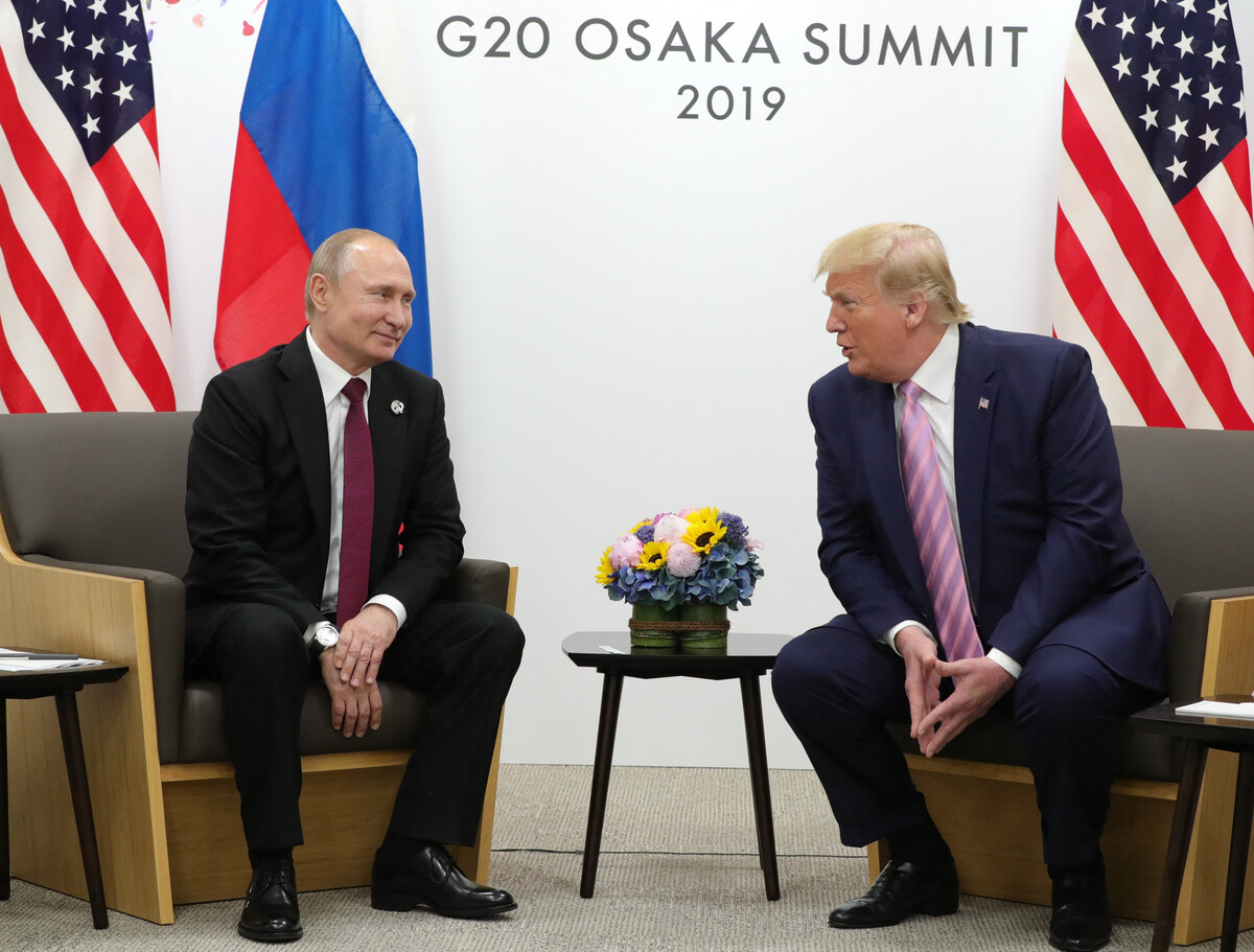 2019年大阪G20サミットで会談するトランプ米大統領とプーチン露大統領