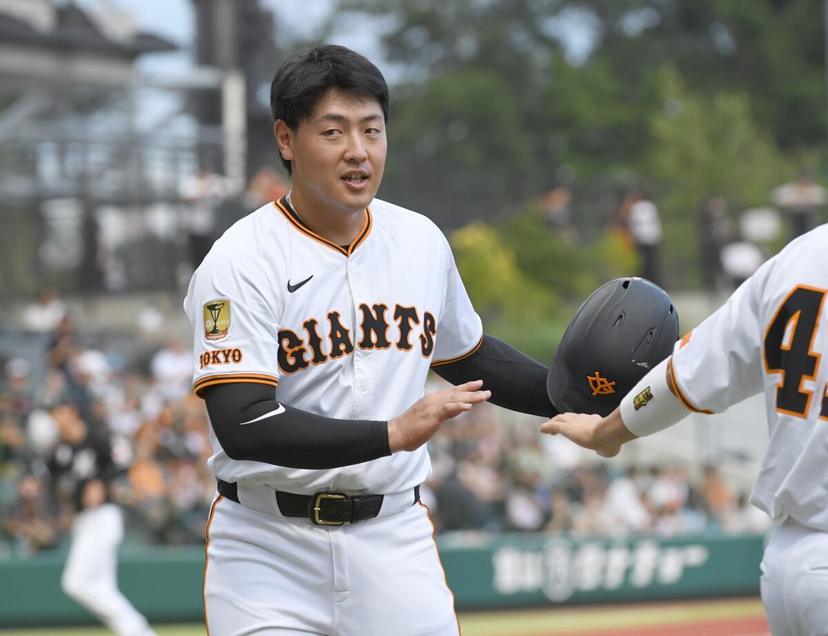 長嶋茂雄day 使用球　2024.5.3 岡本和真ファールボール 巨人主砲・岡本和真が「長嶋茂雄DAY」で5戦ぶり5号2ラン！「取