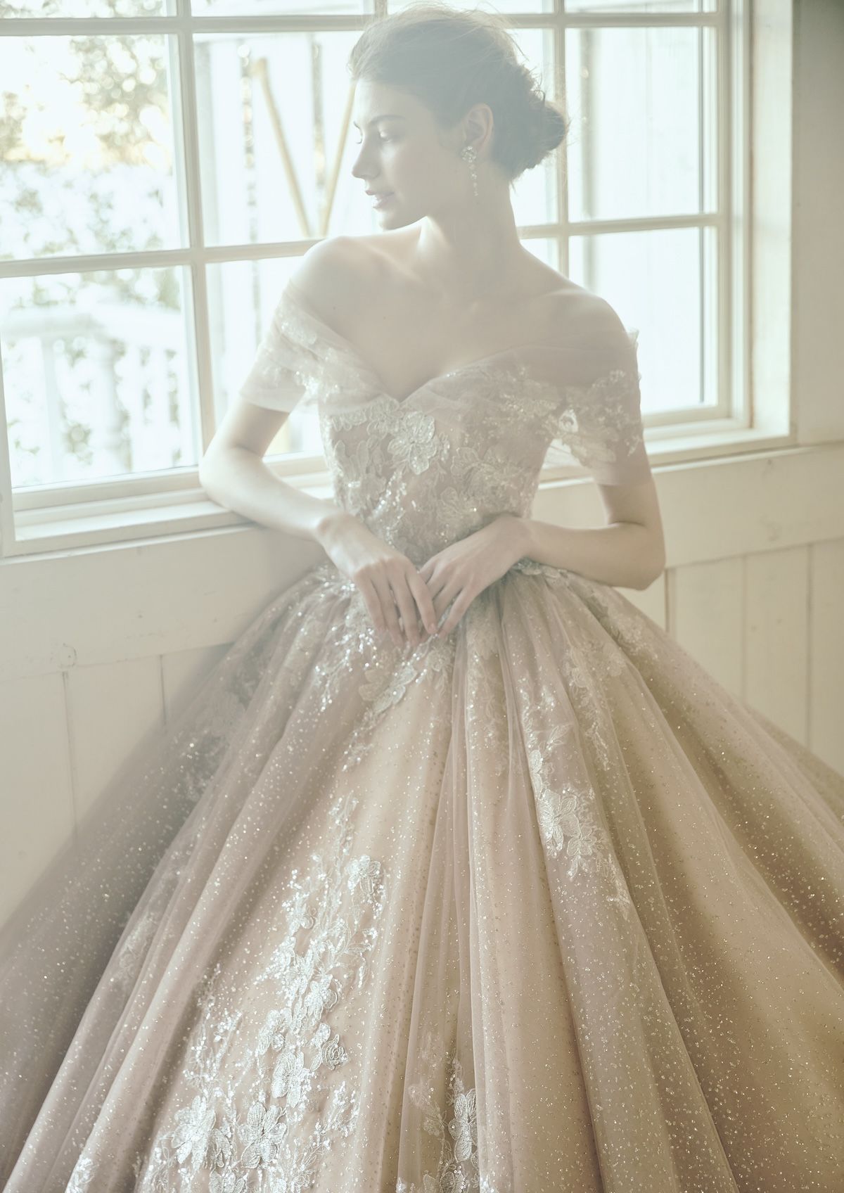 キラキラ×カラー】お色直しに人気の煌めくカラードレス厳選10