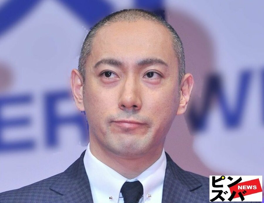市川團十郎が愛娘・市川ぼたんを優しくハグする仲睦まじい親子ショット