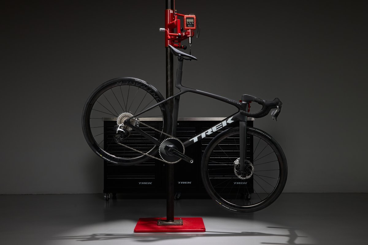 トレック、UCI規定を下回る6.4kgの超軽量「Madone Gen 8」発表 SRAM 1x