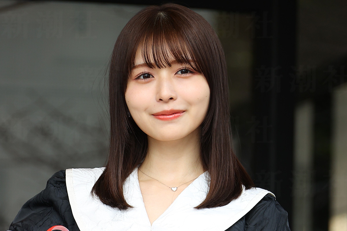 長濱ねるのセカンド写真集「長濱ねる」の表紙または象徴的なカット。アイドルから女優への転換期を思わせる自然な表情。