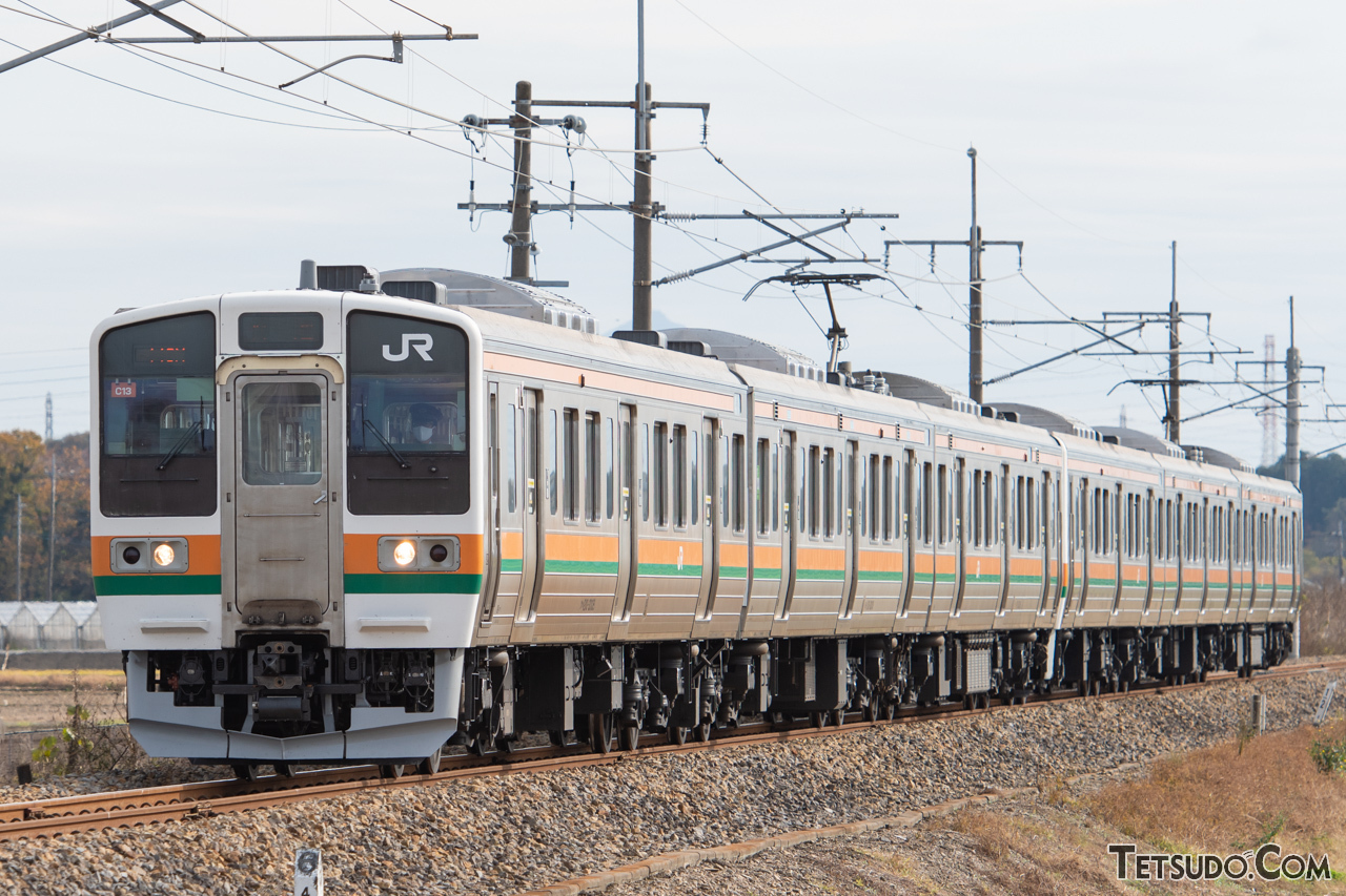 同じ顔」でも「別人です！」 JRで活躍する「211系顔」の電車たち