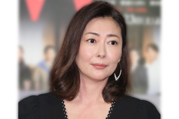 自宅で安らかに旅立った中山美穂さんの生前の姿、彼女の笑顔を偲ぶ