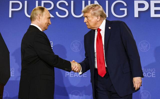 握手短く、険しい表情 トランプ大統領、結果出せず 握手短く、険しい表情 トランプ大統領、結果出せず