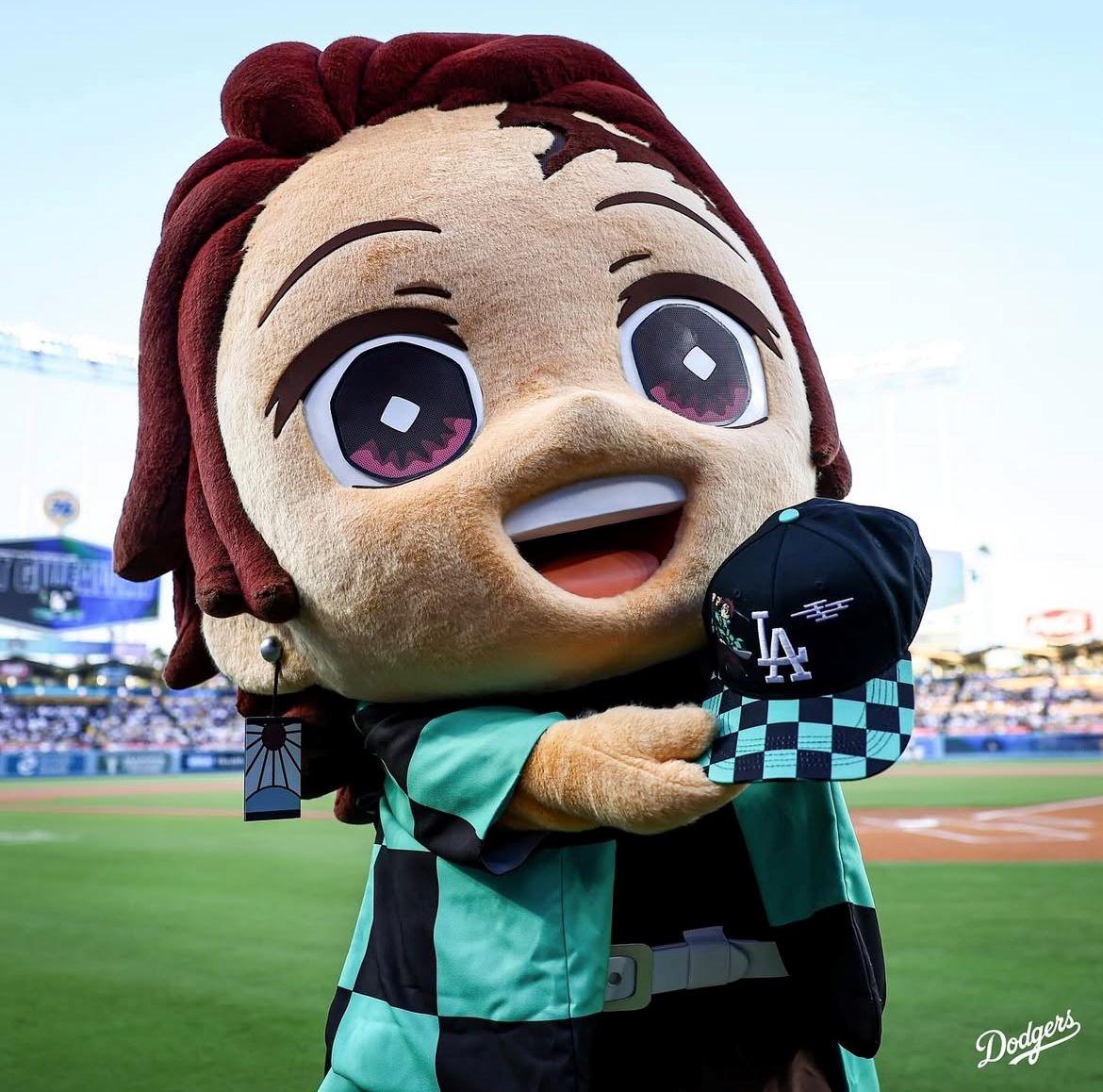 ドジャースタジアムに緑と黒の市松模様があふれる 「鬼滅の刃