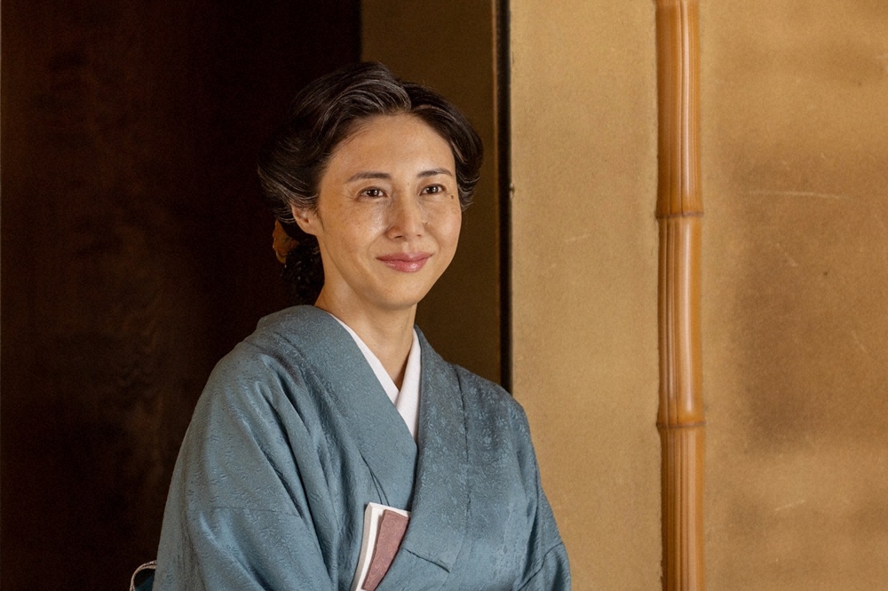 松嶋菜々子演じる登美子が茶道を教える風景
