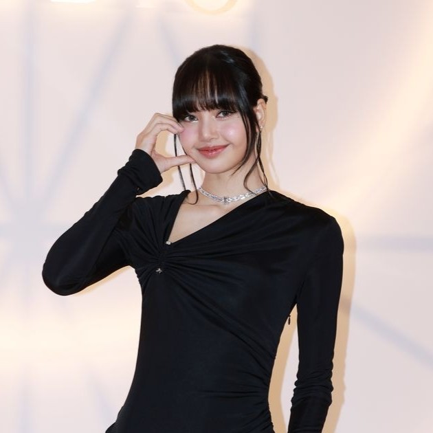 BLACKPINKリサ、ファン公言の坂口健太郎とペアリング!? 「お似合い！」の声が殺到