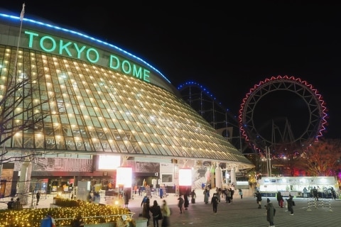 イベントで混雑する東京ドームの外観