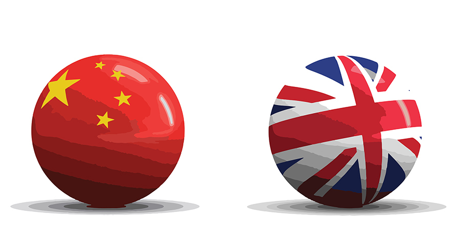 ロンドンに計画される中国の巨大大使館と情報収集活動の懸念を示すイラスト