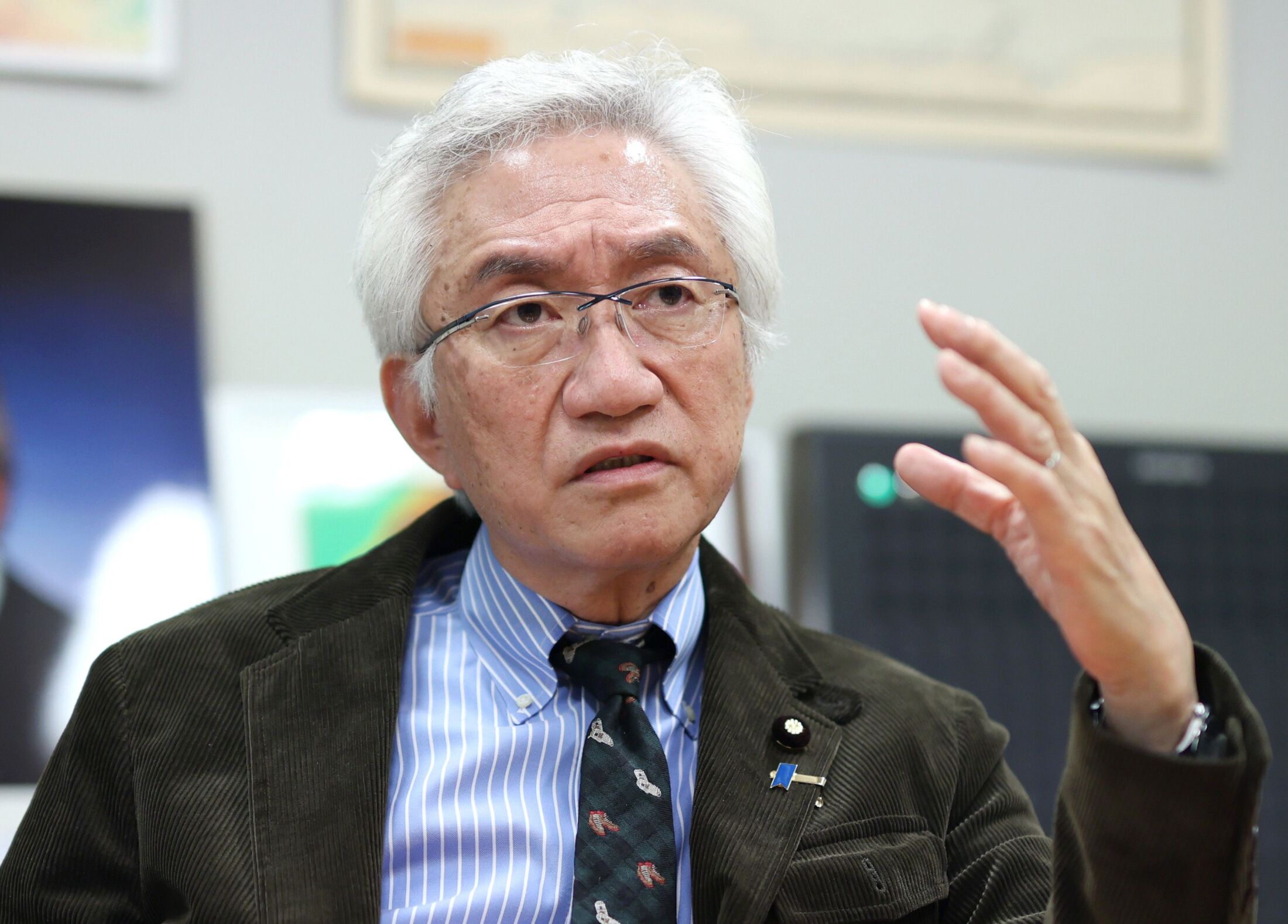 自民党の西田昌司参議院議員の肖像。沖縄の憲法シンポジウムでの「ひめゆりの塔」に関する発言が話題となっている。