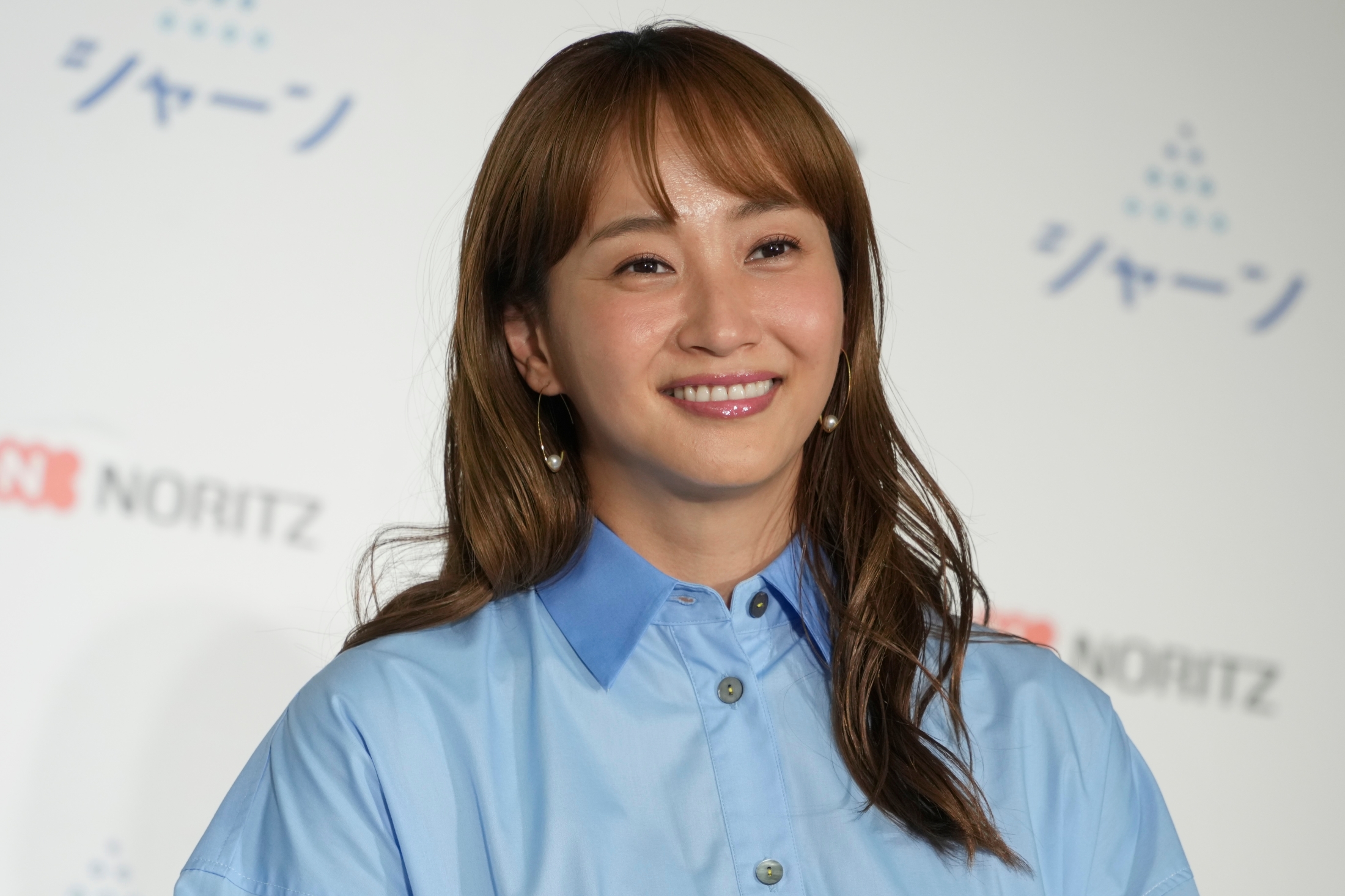藤本美貴さんが自身のYouTubeチャンネルで視聴者の恋愛相談に応じる様子