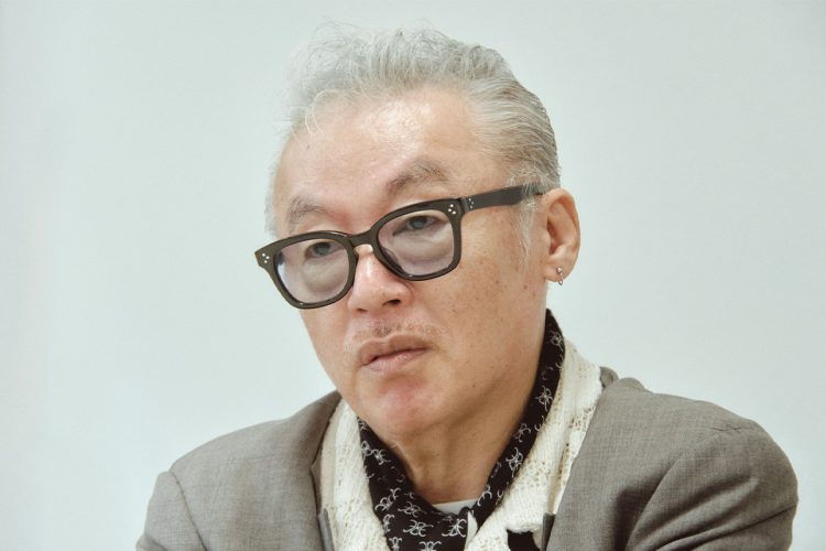 薬物依存からの回復を語る田代まさし氏。新著『こころの処方箋』出版に際してのインタビューに応じる姿。
