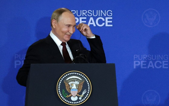 ロシアのプーチン大統領が、ウクライナ紛争の停戦提案について語る姿。