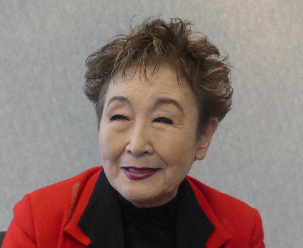 テレビ番組で石破首相の談話について見解を述べる歌手の加藤登紀子氏
