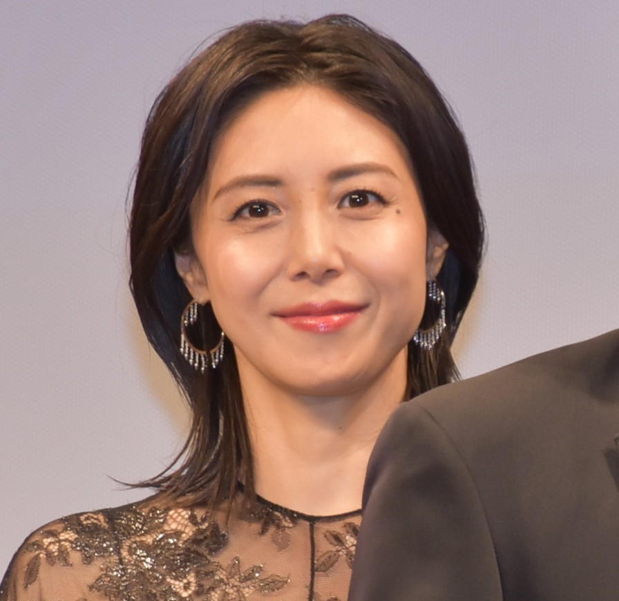 『あんぱん』で共演する松嶋菜々子と今田美桜が笑顔で写るオフショット