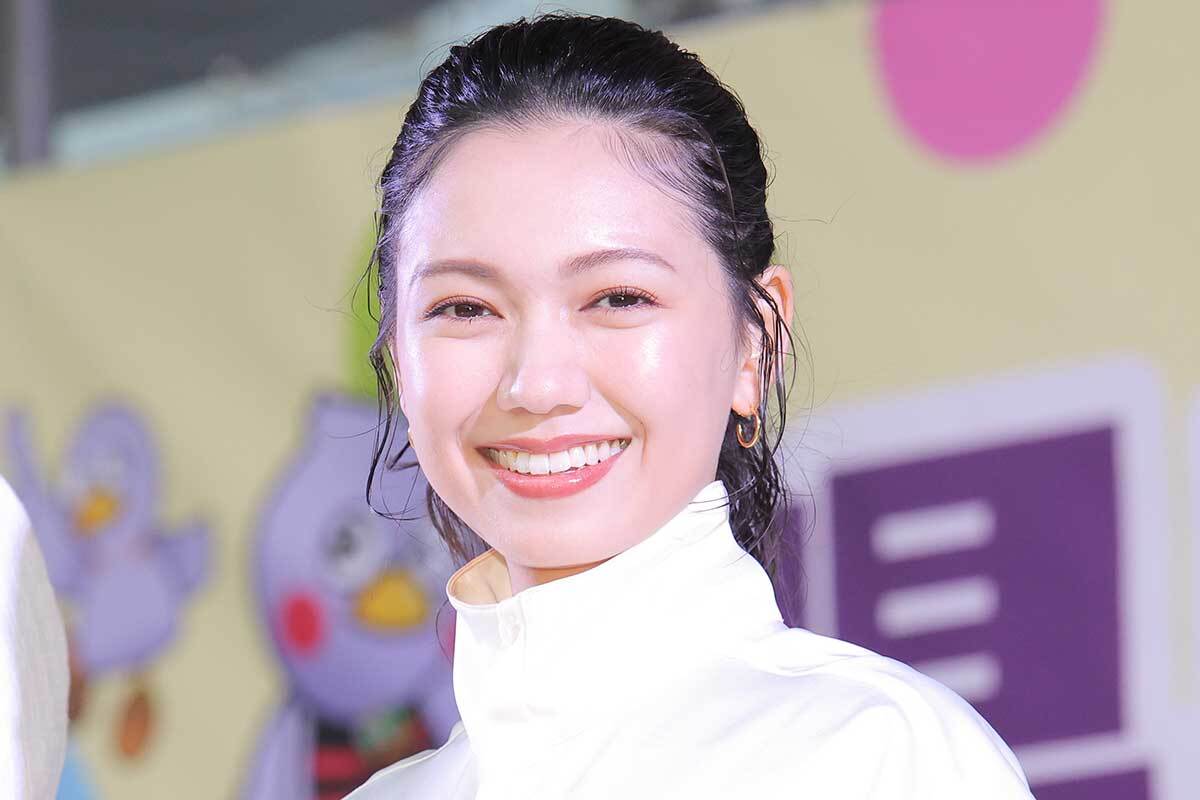 女優・二階堂ふみのポートレート写真。カズレーザーとの結婚が話題となり、明石家さんまがラジオ番組で言及した背景を伝えるイメージ。