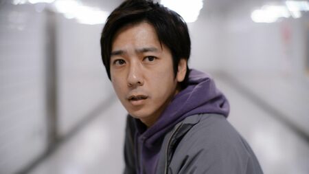 映画『8番出口』主演の二宮和也。俳優業の新たな一面も示唆する表情。