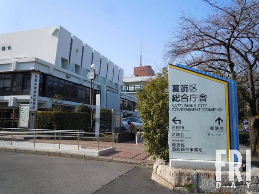 バルサアカデミー葛飾校のグラウンド。区営施設優先使用権を巡る不透明運営疑惑と葛飾区議会・区役所の対立を示す