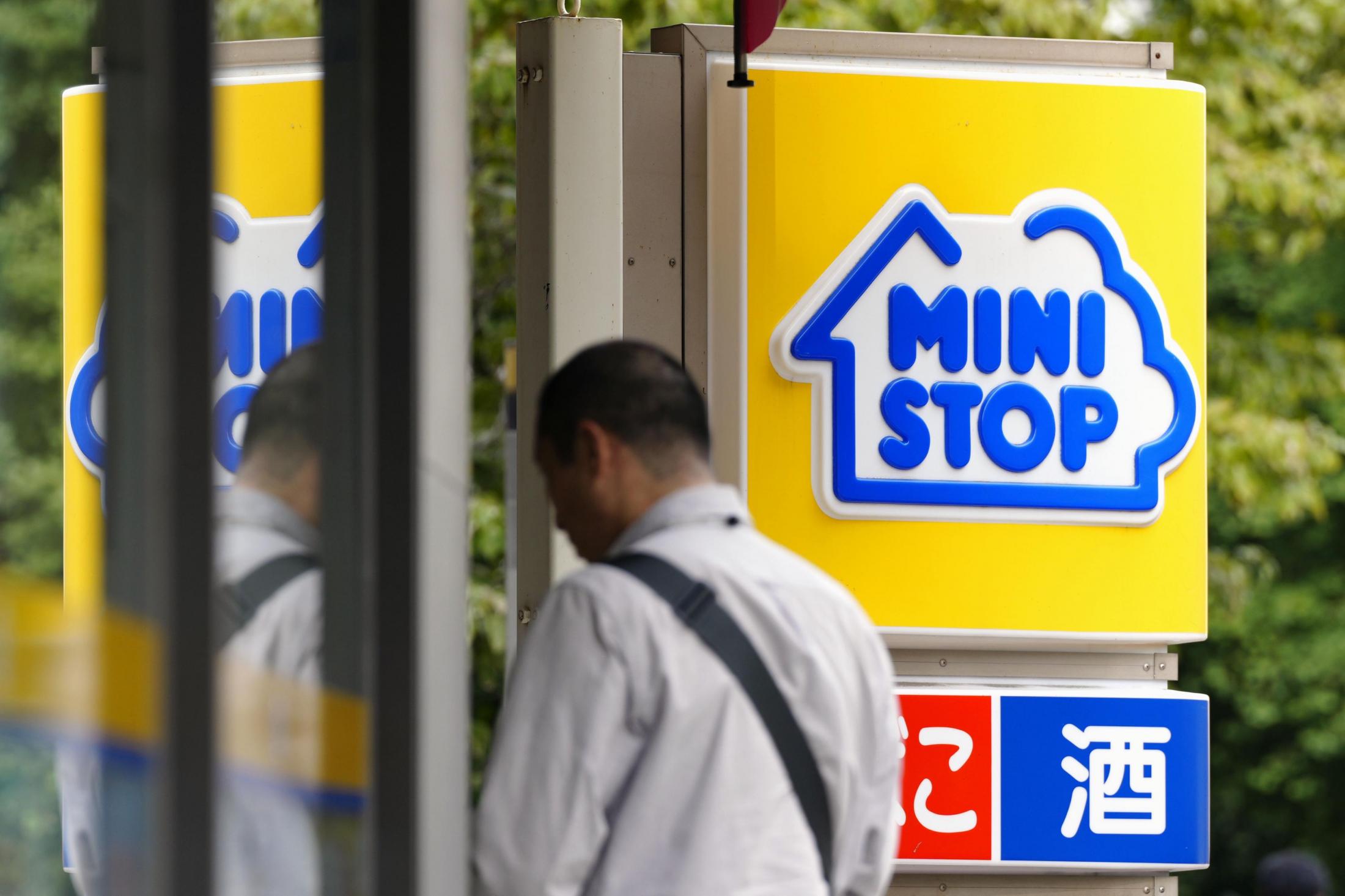 ミニストップ店舗の外観。消費期限偽装問題を受けて、顧客の信頼回復が課題となるミニストップのコンビニエンスストアの様子。
