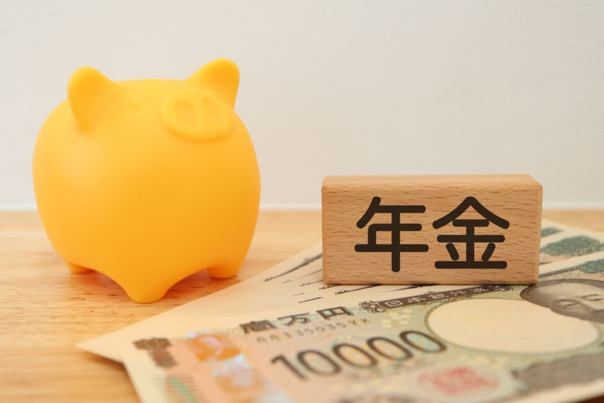 夫婦の年金受給額と老後資金計画に関する概念イメージ