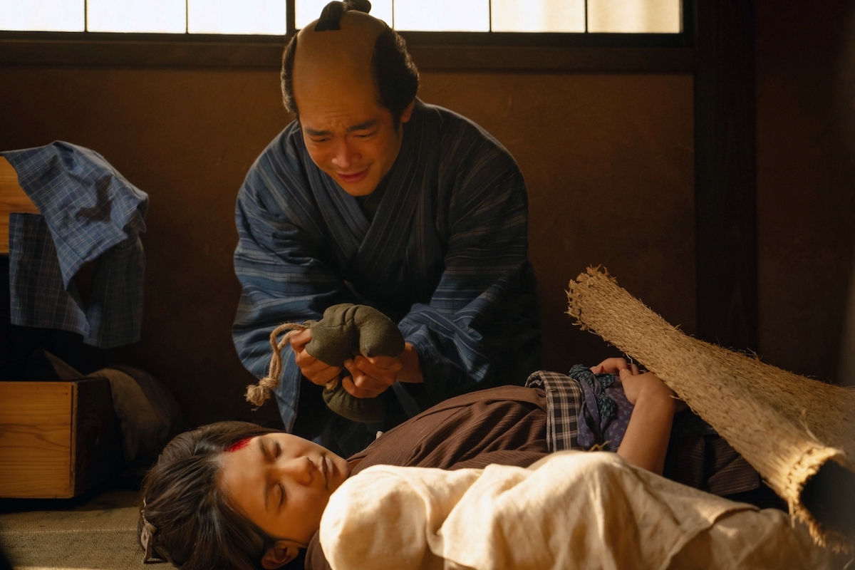 NHK大河ドラマ『べらぼう～蔦重栄華乃夢噺～』第31回「我が名は天」で、悲劇的な現実に直面し、苦悩する蔦重（横浜流星）の表情。