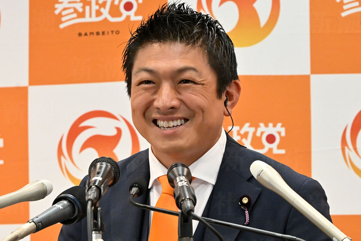 参政党の神谷宗幣代表が演説を行う様子