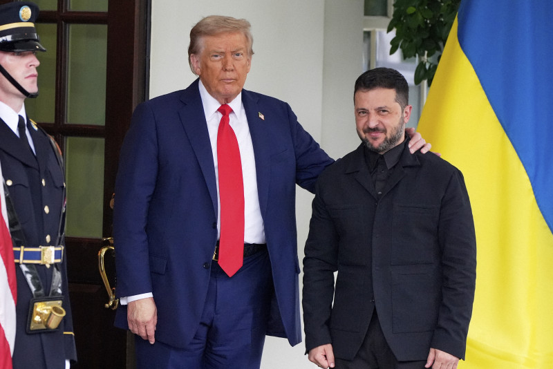 ゼレンスキー大統領、トランプ氏との会談で「戦時の正装」を変更か？ その背景と外交的意味