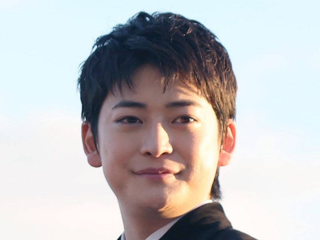 NHK連続テレビ小説「あんぱん」に登場する健太郎役の高橋文哉の襟足が長い髪型