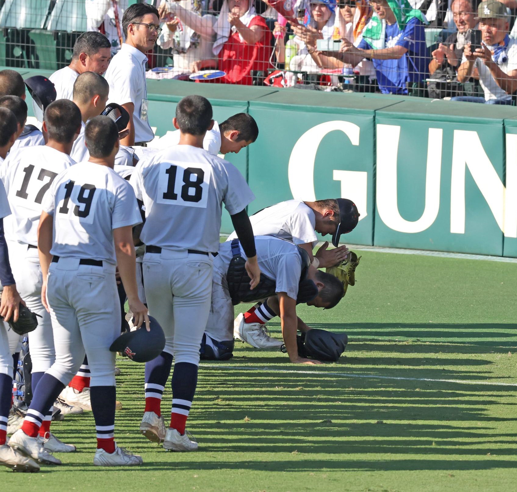 甲子園横浜高校プレミアムステッカー、シールで応援しましょう！