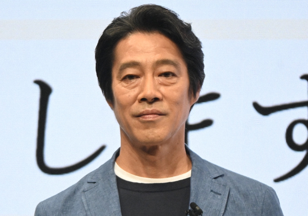 堤真一がテレビ番組「ぽかぽか」で過去のドラマ出演について語る様子