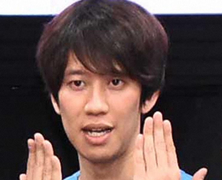 現役医師しゅんしゅんクリニックPが新型コロナウイルスの最新症状について解説する様子