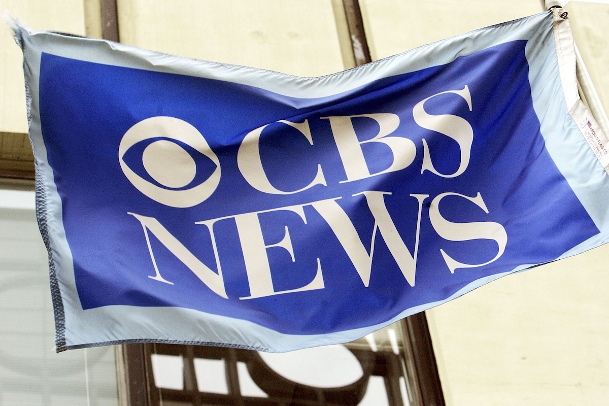 米CBSニュースの報道スタジオの様子。かつての調査報道の象徴であった放送局の信頼性が問われている現状を象徴する一枚。