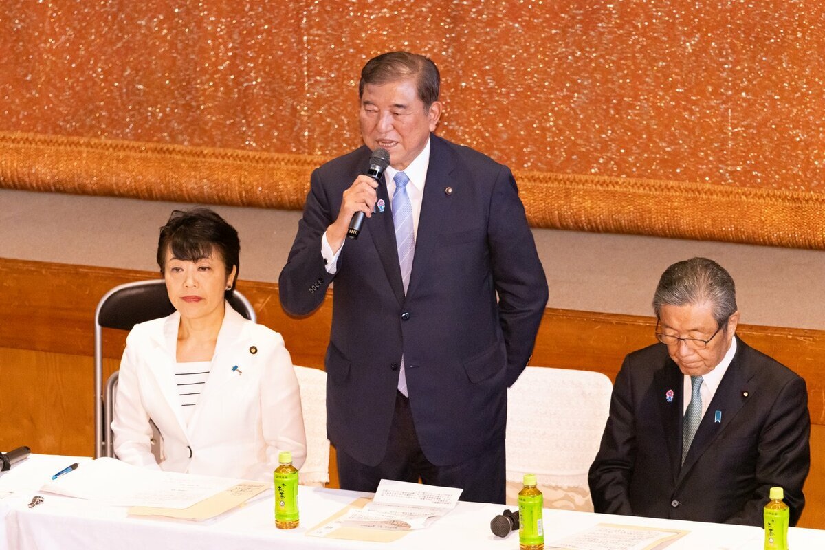 石破茂氏が両院議員総会で挨拶する様子。自民党のSNS戦略課題を議論する背景を示す一枚。