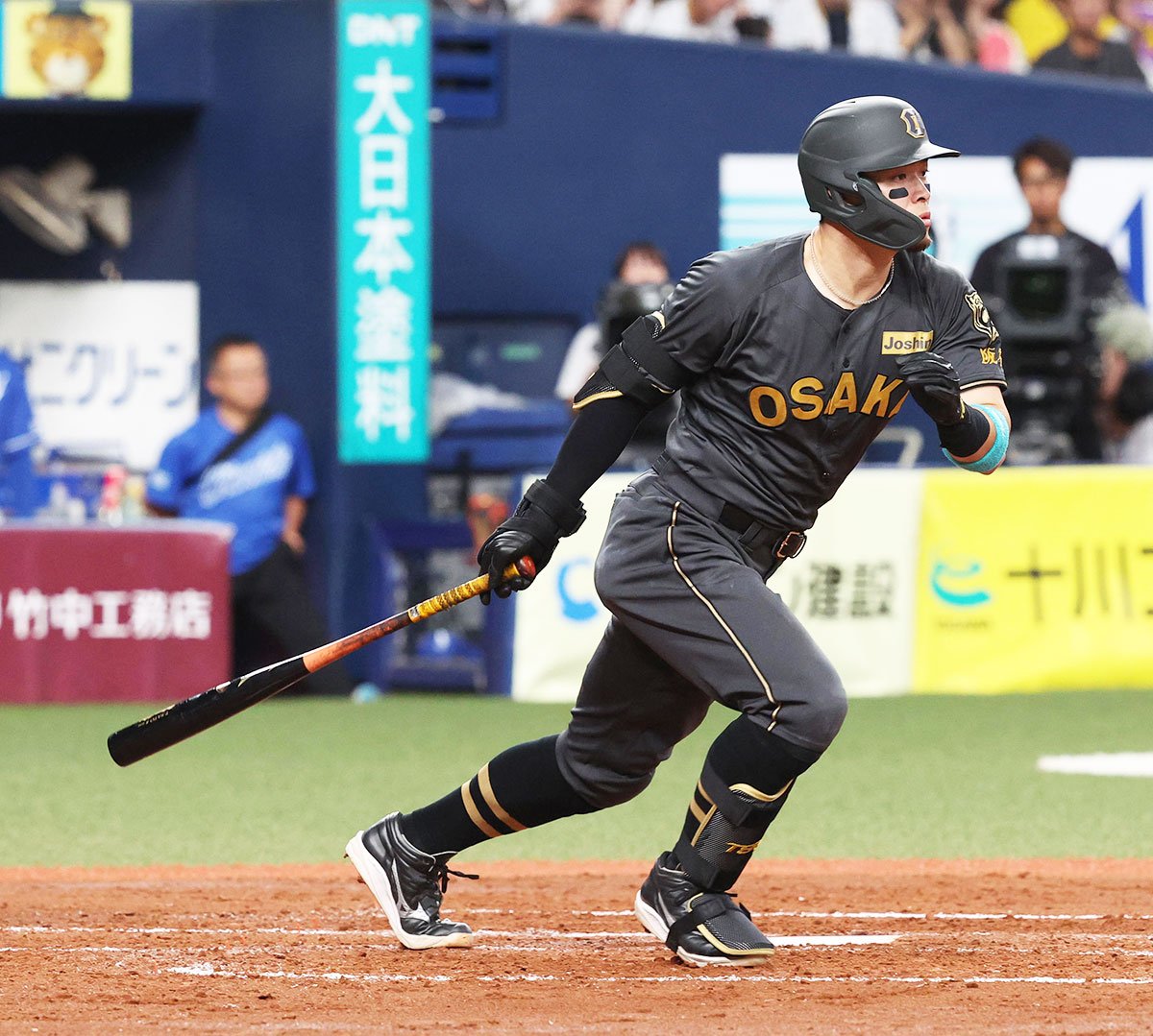 阪神　佐藤輝明　ユニフォーム　ブラック　Ｌ 阪神 B-LUCK DYNAMITE プロコレ ユニフォーム 佐藤輝明 L