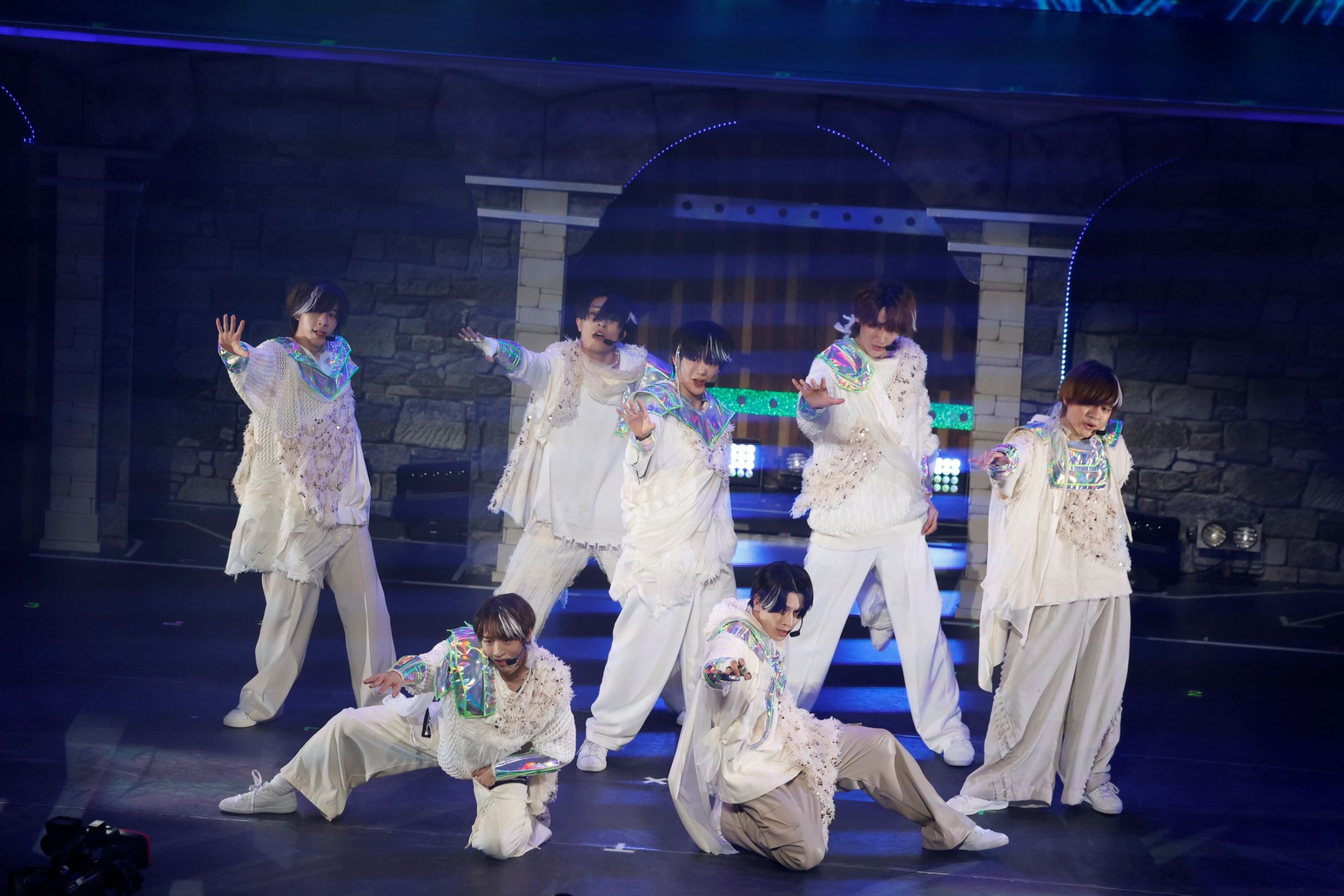 AmBitious初の全国ホールツアーで魅せた神秘的な公演