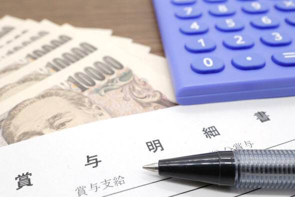 日本の企業が検討する賞与の給与化によるメリットとデメリット。従業員のモチベーション維持が鍵。