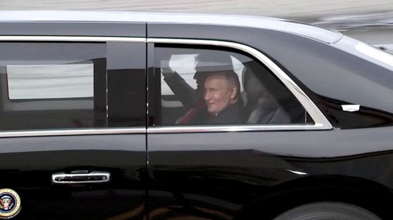 米大統領専用車『ビースト』に同乗したプーチン…元ＣＩＡ長官「マイクロチップを設置した可能性も」