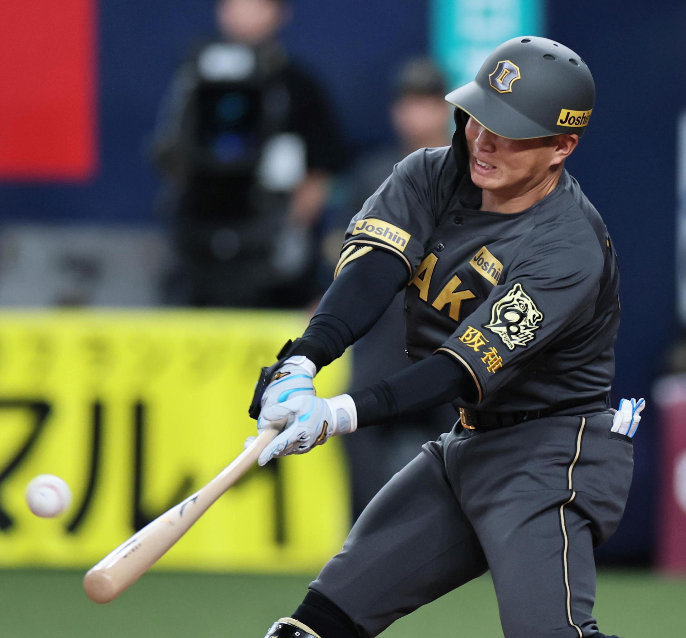 大人　レガシーメタル 元阪神 糸○選手使用で特大ホームランを打ったバット 大人 レガシーメタル 元阪神 糸○選手使用で特大ホームランを