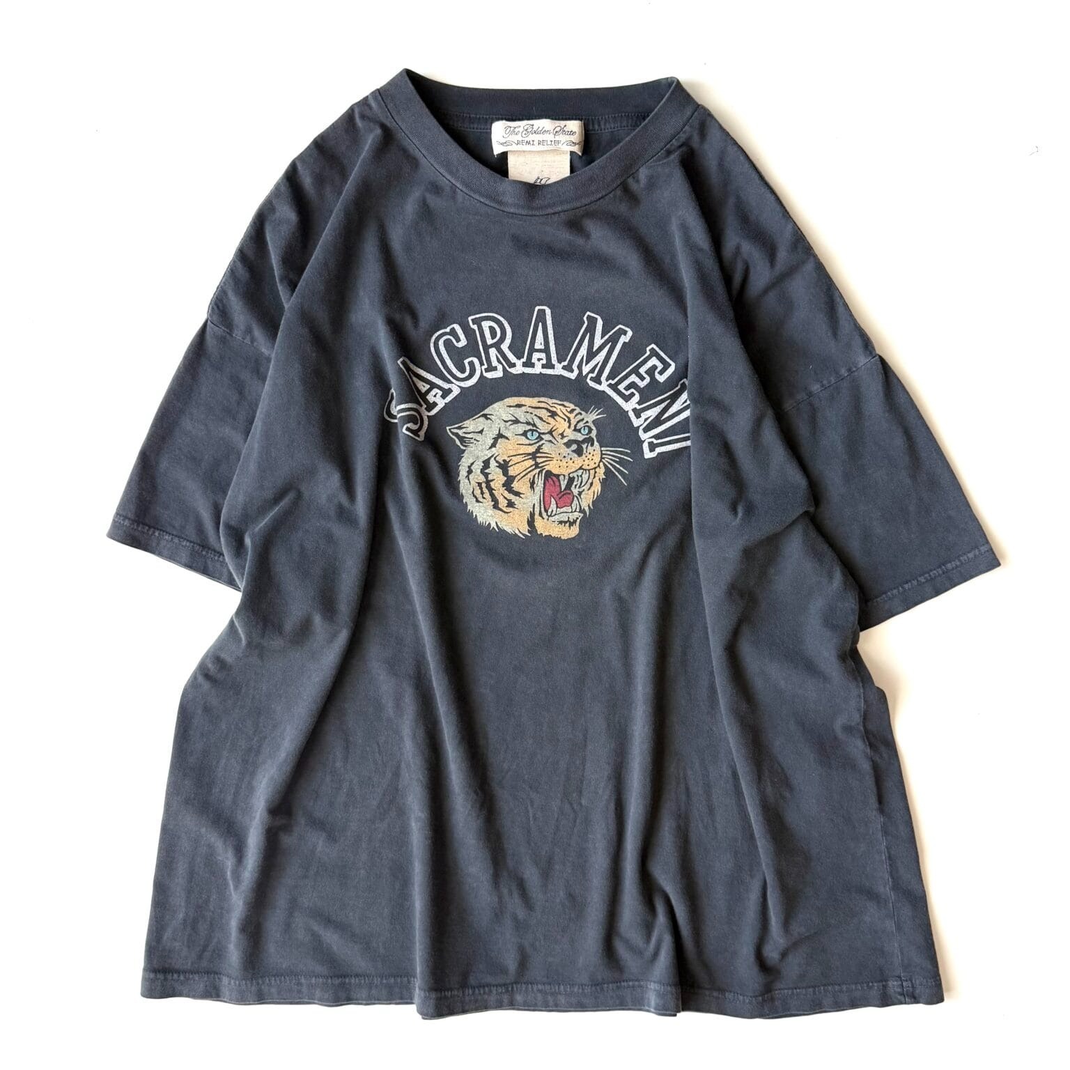 40代後半Tシャツコーデ】REMI RELIEFのタイガー柄Tシャツと
