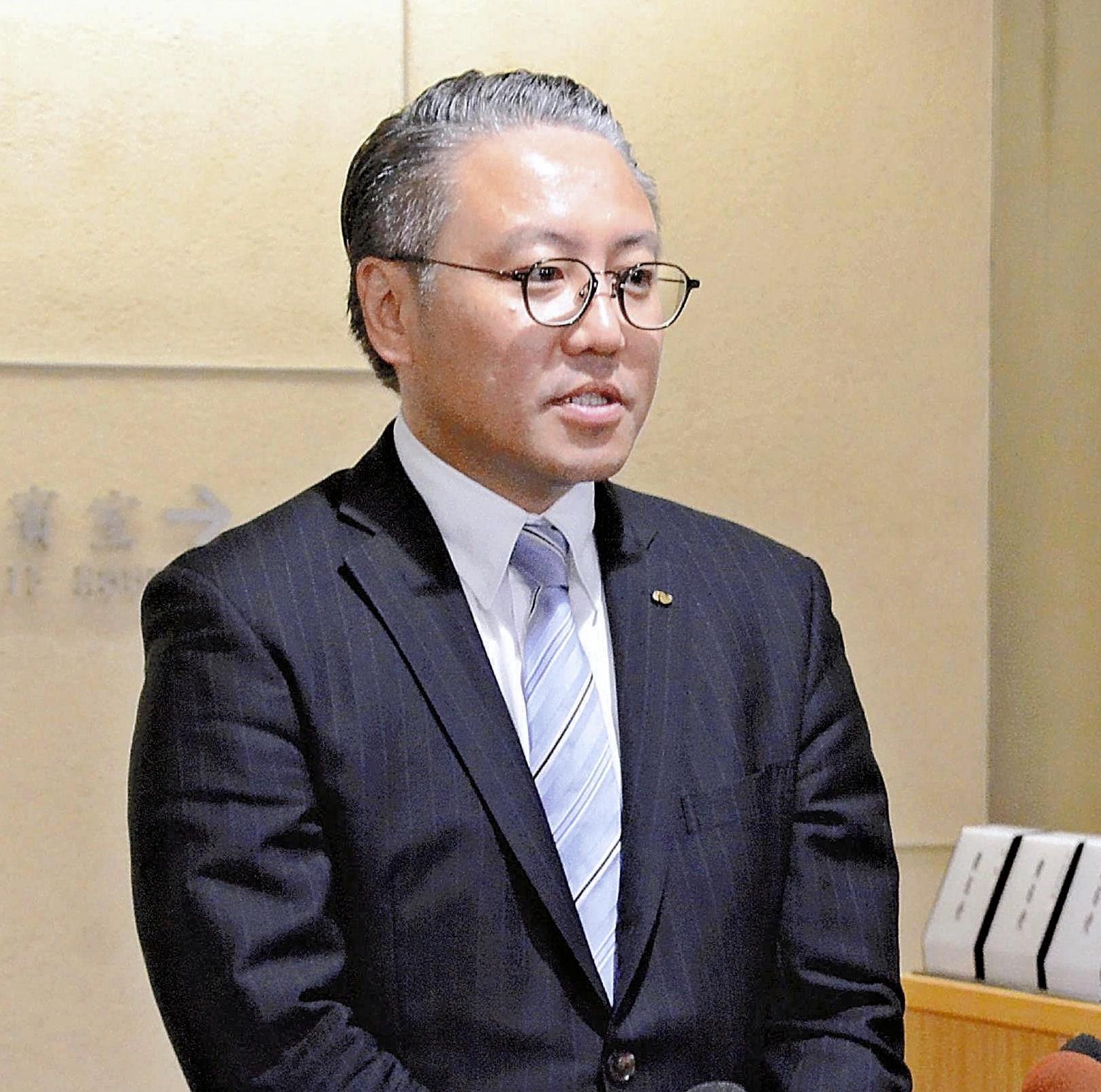 西九州新幹線未整備区間に関する意見交換会後、メディアの質問に答える大石長崎県知事。国の責任を強調した。