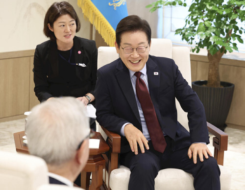 ソウルで行われた読売新聞の単独インタビューに応じる李在明韓国大統領