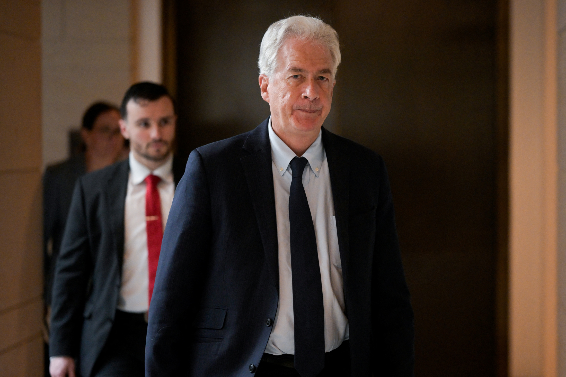 米国の連邦議会議事堂前で撮影されたバーンズ元CIA長官