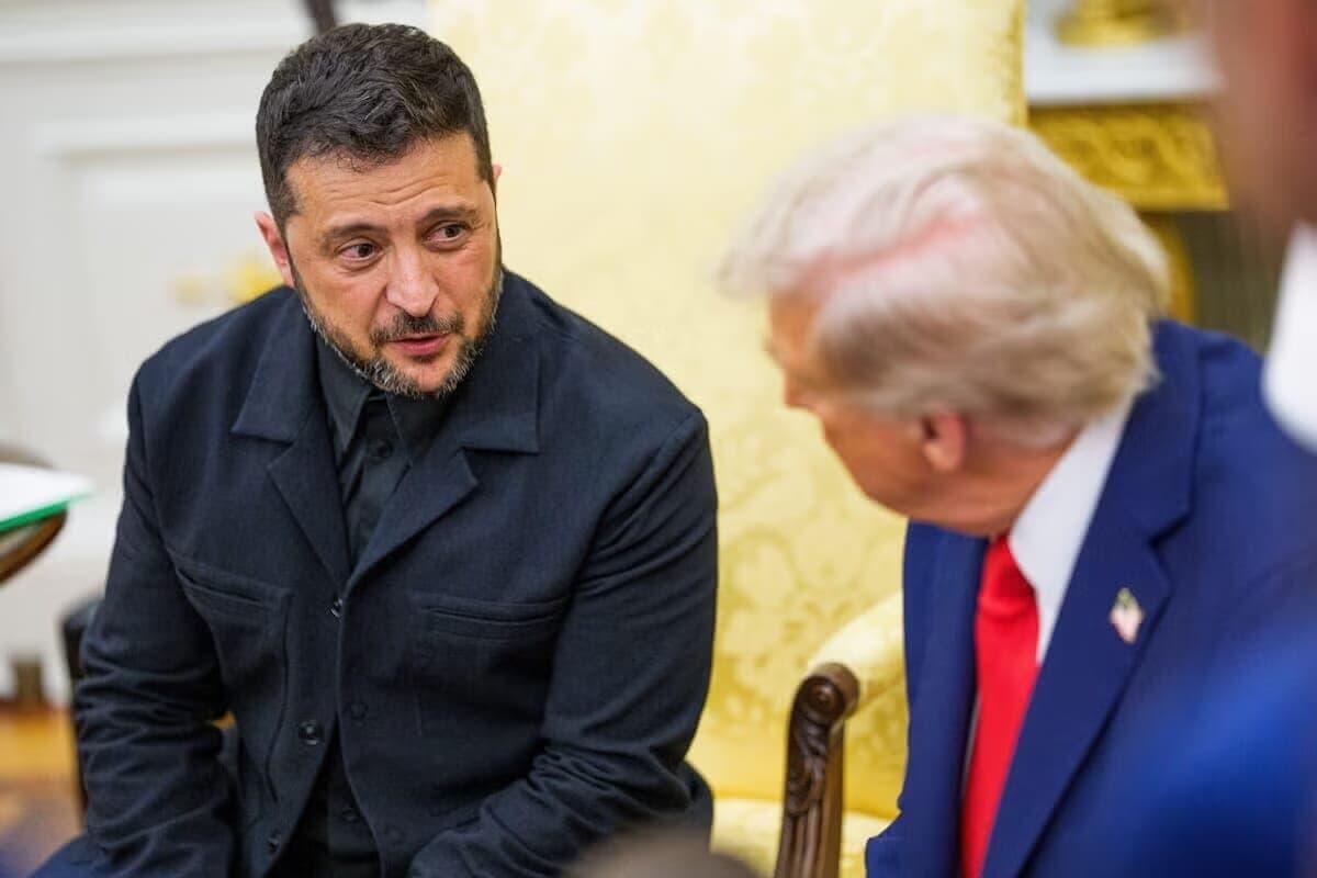 ホワイトハウスでドナルド・トランプと会談するウクライナのウォロディミル・ゼレンスキー大統領。ウクライナ戦争終結に向けた議論の背景。