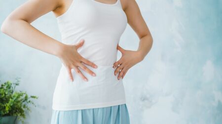 腸の不調や腸内環境の悪化が全身の健康に影響を与える様子を示唆するイメージ