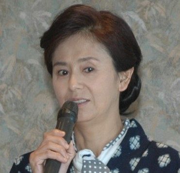 父は時代劇俳優、母は大物女優...35歳女優〝嬉しさ溢れるショット〟に熱視線！「ノースリーブが眩しい」