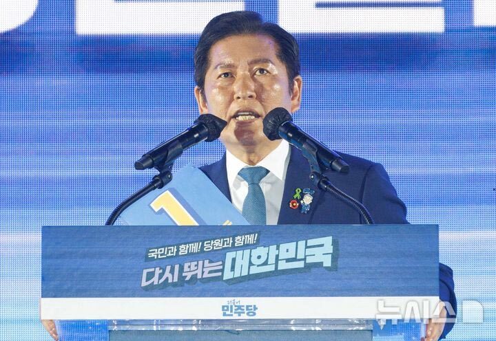 共に民主党の鄭清来（チョン・チョンレ）代表、李在明氏との関係性で注目