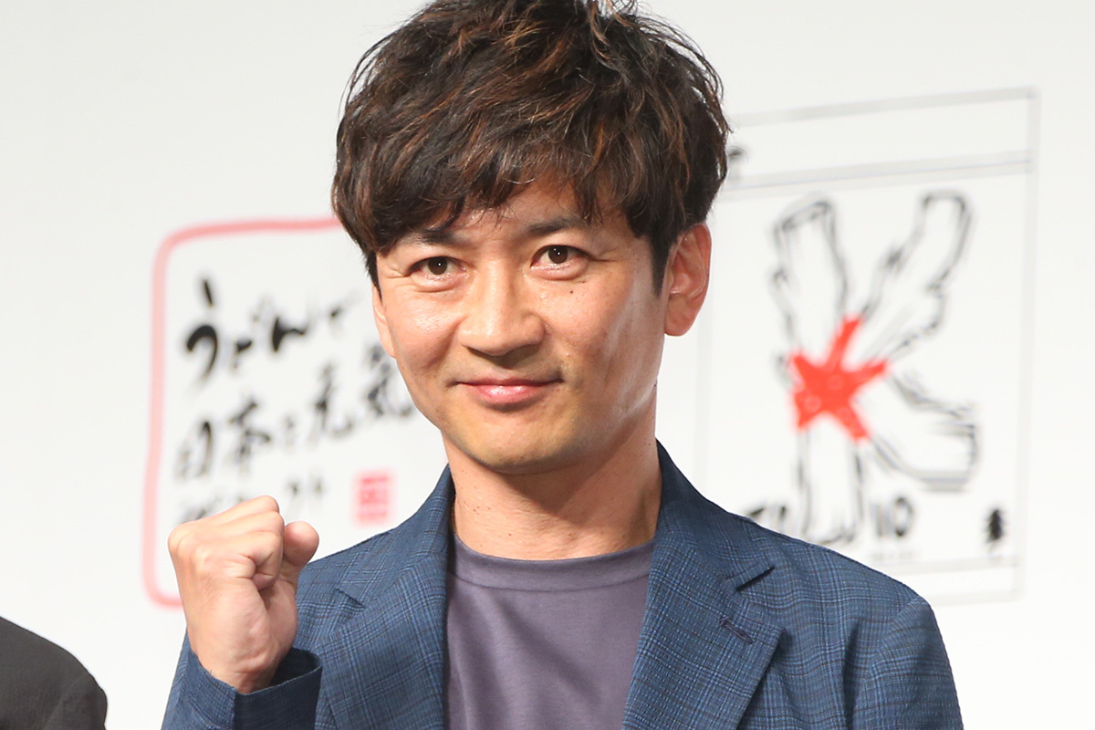 国分太一氏の笑顔のポートレート。元TOKIOメンバーの知られざる人物像に迫る。